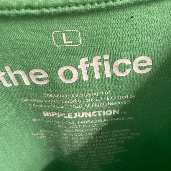 The Office! Poor Kevin 🤪 Holiday Tshirt, size large - Picture 3 of 8